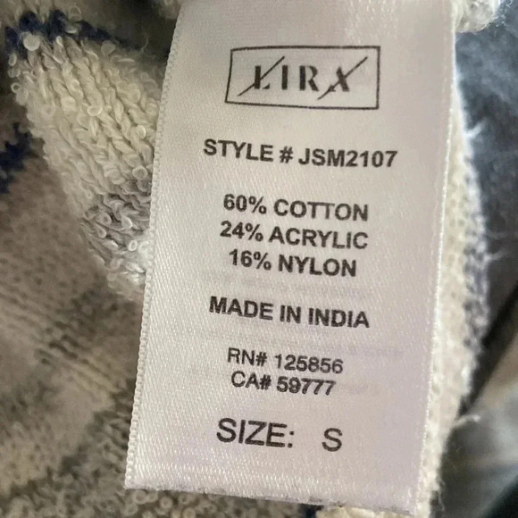 Lira Baja Pina Hooded Poncho| Beachly Winter 2019 - Picture 7 of 9